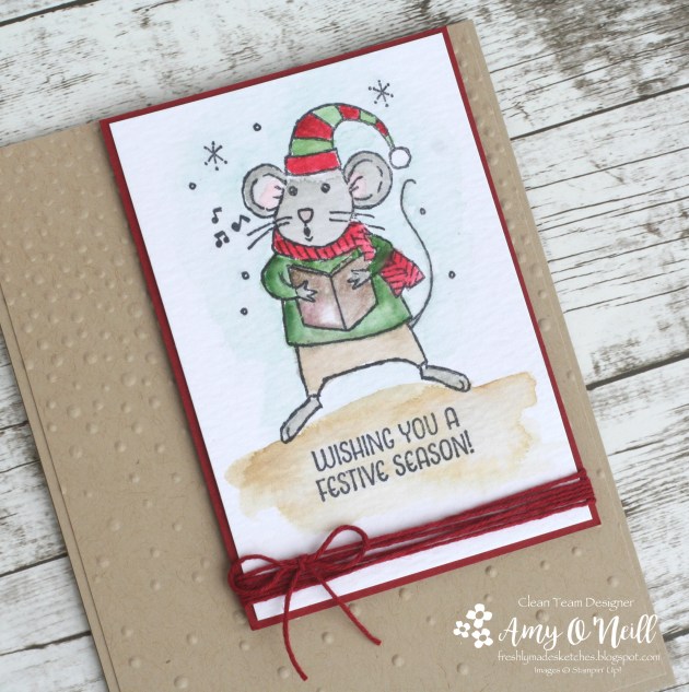 caroling-mouse-close-up